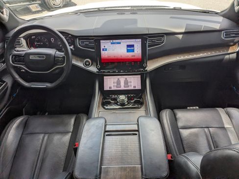 Used 2023 Jeep Grand Wagoneer 4WD image 15