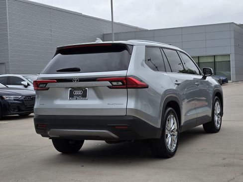 Used 2024 Toyota Grand Highlander AWD image 8