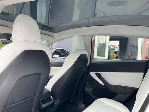 Used 2021 Tesla Model Y Long Range AWD/4WD image 36