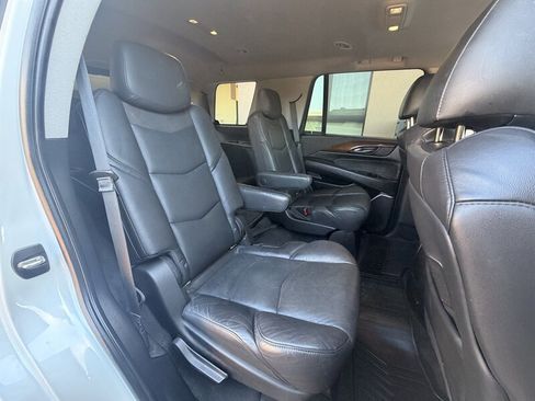 Used 2019 Cadillac Escalade Luxury AWD/4WD image 34