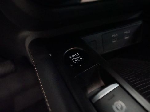 Used 2025 Nissan Kicks SV image 28