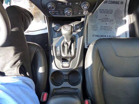 Used 2021 Jeep Cherokee Limited AWD/4WD image 37