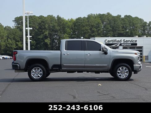 Used 2024 Chevrolet Silverado 2500 High Country w/ Technology Package AWD/4WD image 8