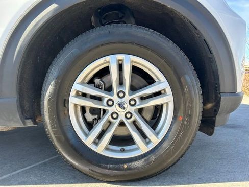 Used 2024 Ford Explorer XLT w/ Equipment Group 202A image 30