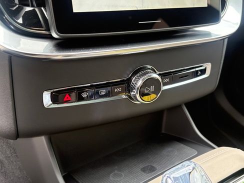 New 2026 Volvo XC90 T8 Plus w/ Protection Package Premier image 17