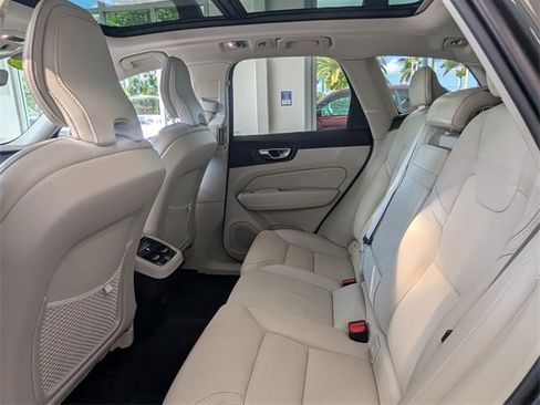 Used 2021 Volvo XC60 T5 Inscription image 8