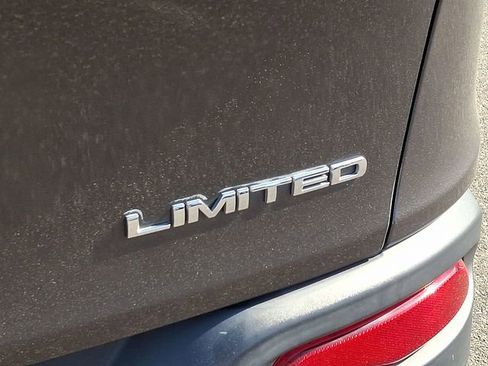 Used 2015 Jeep Cherokee Limited w/ Luxury Group FWD image 30