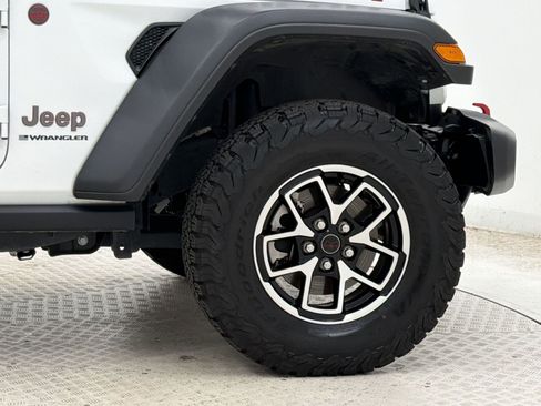 Used 2024 Jeep Wrangler Unlimited Rubicon w/ Convenience Group AWD/4WD image 13