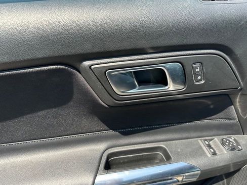 Used 2020 Ford Mustang Coupe RWD image 12