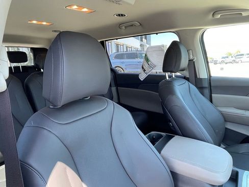 New 2026 Kia Carnival EX FWD image 27
