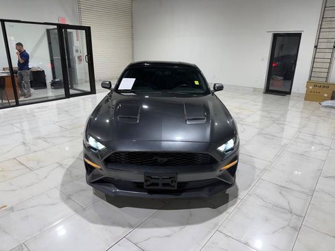 Used 2018 Ford Mustang Coupe w/ Black Accent Pkg RWD image 2