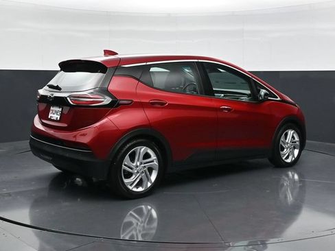 Used 2023 Chevrolet Bolt LT FWD image 2