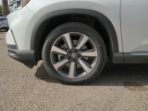 Used 2023 Honda Pilot Touring image 9