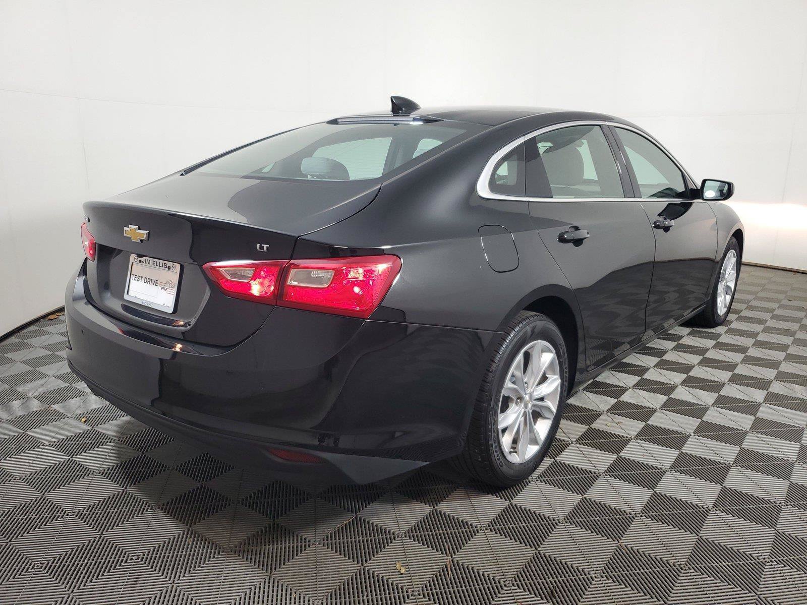 Used 2025 Chevrolet Malibu LT FWD image 4