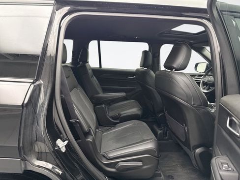 Used 2025 Jeep Grand Cherokee L Altitude image 19