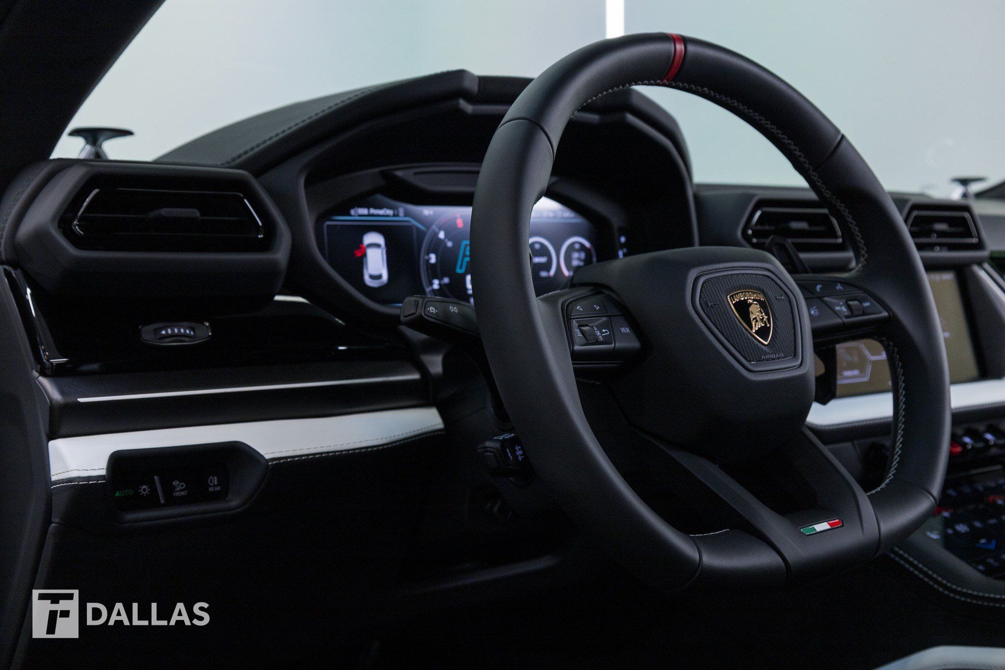Used 2026 Lamborghini Urus SE AWD/4WD image 27