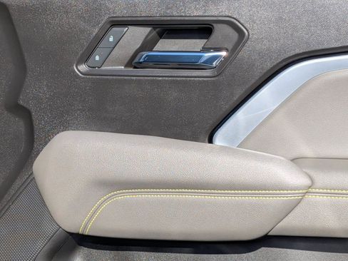 Used 2024 Chevrolet Colorado ZR2 w/ ZR2 Convenience Package III image 33