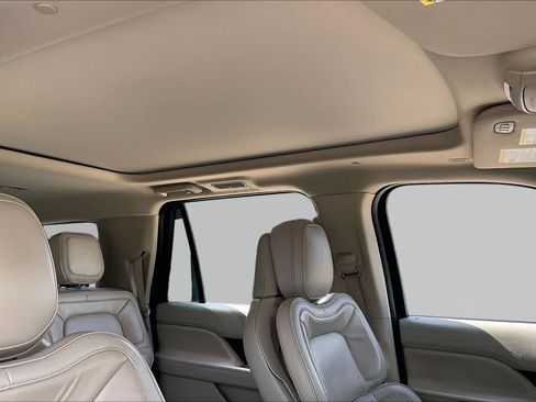Used 2018 Lincoln Navigator L Reserve w/ Technology Package AWD/4WD image 14