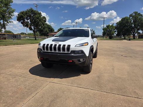 Used 2014 Jeep Cherokee Trailhawk w/ Comfort/Convenience Group AWD/4WD image 4
