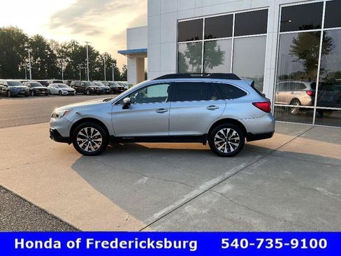 Used 2017 Subaru Outback 2.5i Limited AWD/4WD image 3