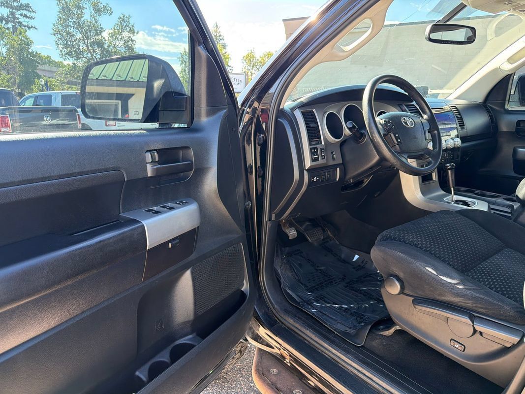 Used 2011 Toyota Tundra 4x4 CrewMax image 9
