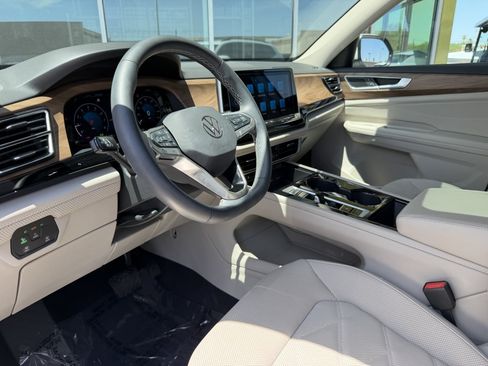 Used 2024 Volkswagen Atlas SE FWD image 33