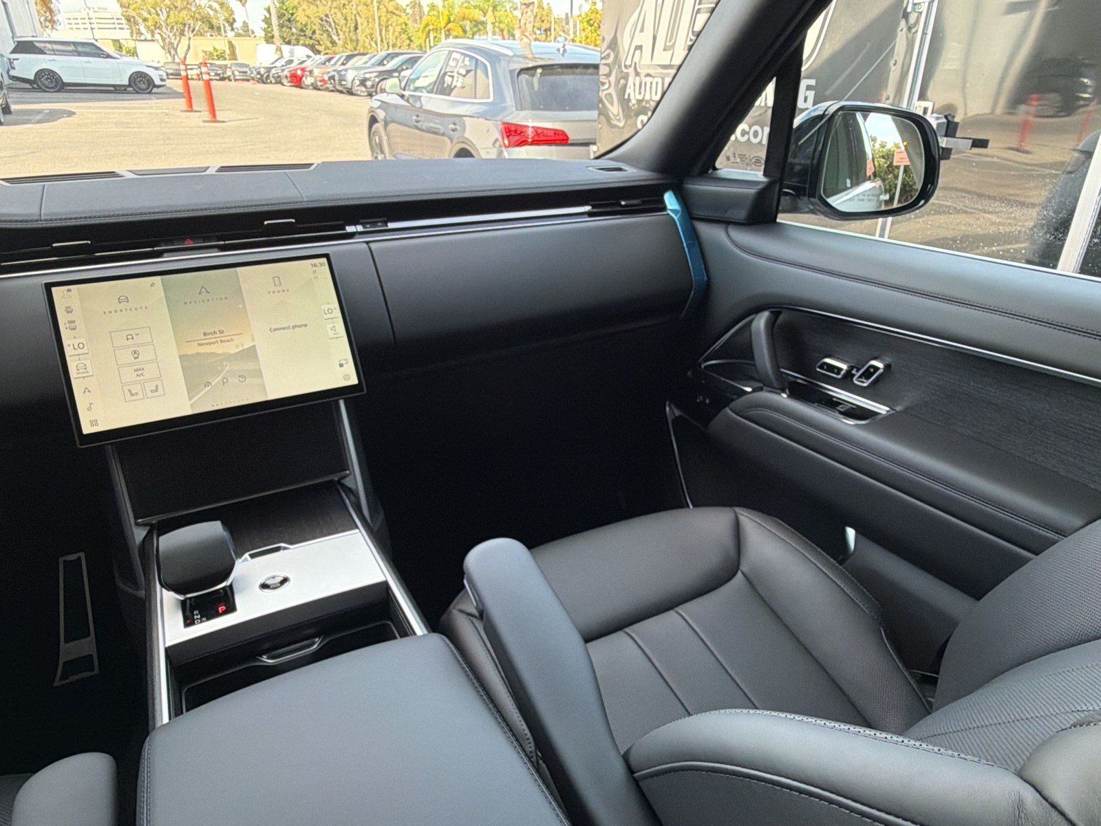 New 2026 Land Rover Range Rover Long Wheelbase SE AWD/4WD image 30
