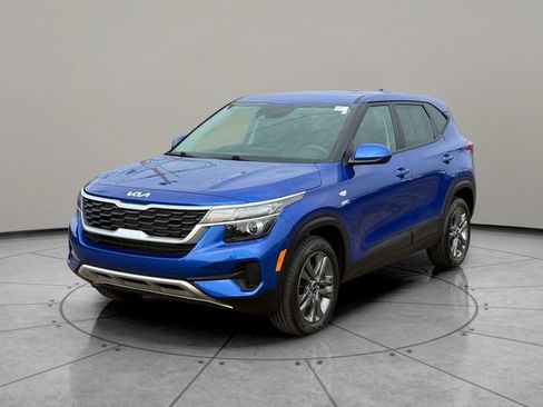 Used 2023 Kia Seltos LX AWD/4WD image 3