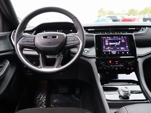 New 2025 Jeep Grand Cherokee L Altitude image 20