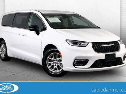 Used 2024 Chrysler Pacifica Touring-L