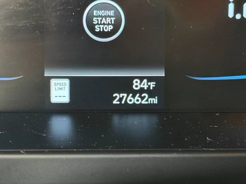 Used 2025 Hyundai Elantra Sport FWD image 15