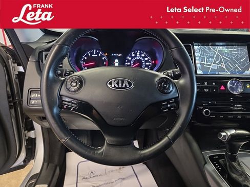 Used 2017 Kia K900 Premium RWD image 12