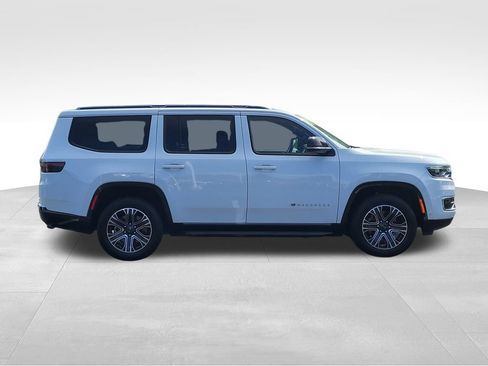 Used 2025 Jeep Wagoneer 4WD image 4