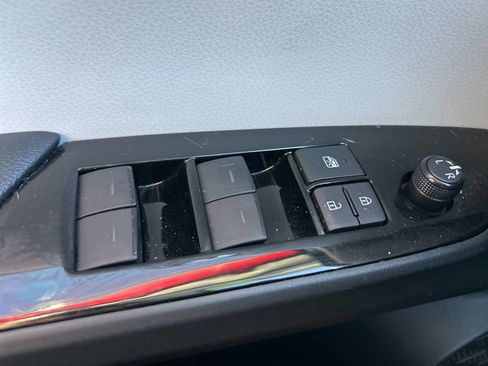 Used 2019 Toyota Prius Limited image 14