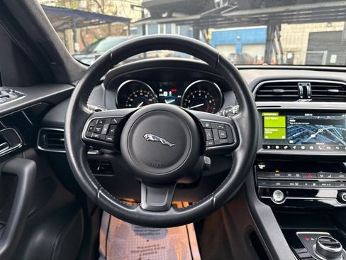 Used 2020 Jaguar F-PACE Premium AWD/4WD image 18