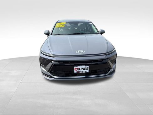 Used 2025 Hyundai Sonata SE FWD image 3