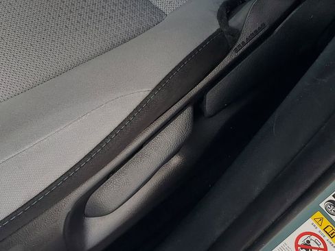 Used 2022 Toyota Prius LE FWD image 16