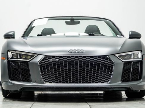 Used 2017 Audi R8 V10 w/ Carbon Exterior Package AWD/4WD image 11