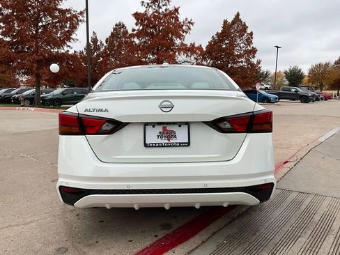 Used 2025 Nissan Altima 2.5 SV image 7