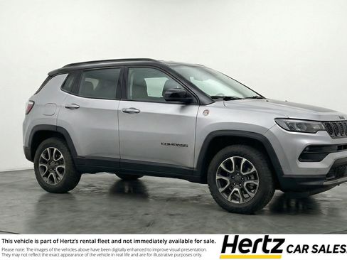 Used 2025 Jeep Compass Trailhawk AWD/4WD image 1