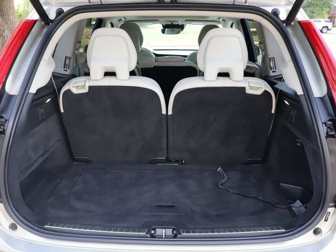 Used 2018 Volvo XC90 T6 Momentum w/ Convenience Package AWD/4WD image 14