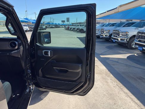 Used 2020 Jeep Wrangler Sport image 12