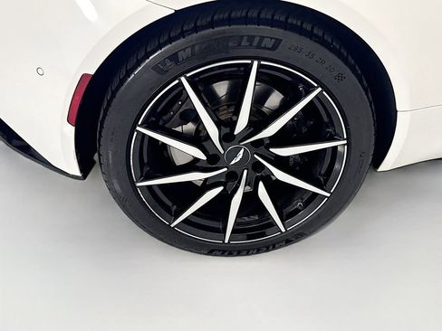 Used 2018 Aston Martin DB11 V12 RWD image 29