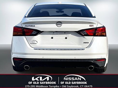 Used 2023 Nissan Altima 2.5 SR w/ SR Premium Package image 4