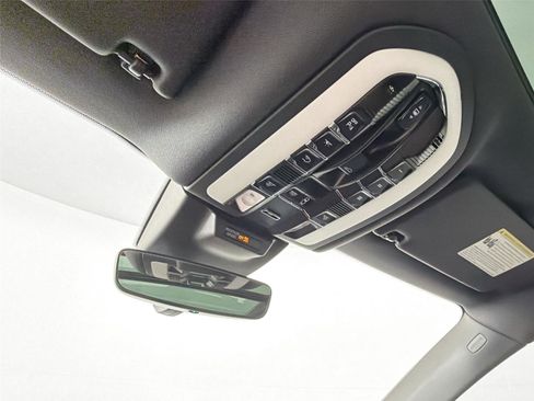 Certified 2026 Porsche Macan AWD/4WD image 24
