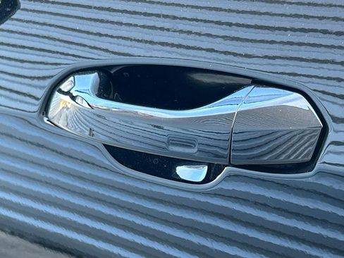 Used 2025 Audi SQ5 Premium Plus w/ Premium Plus Package image 40