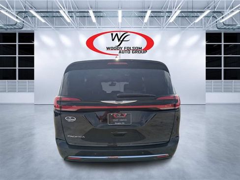 New 2026 Chrysler Pacifica Select FWD image 4