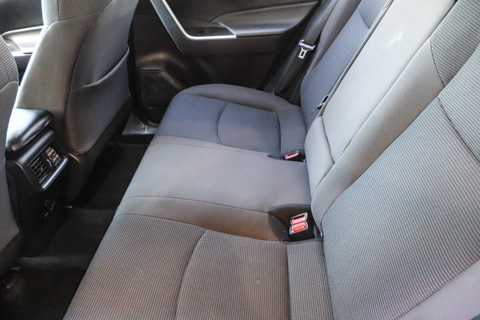 Used 2022 Toyota RAV4 LE FWD image 21