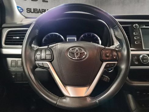 Used 2019 Toyota Highlander XLE AWD/4WD image 13