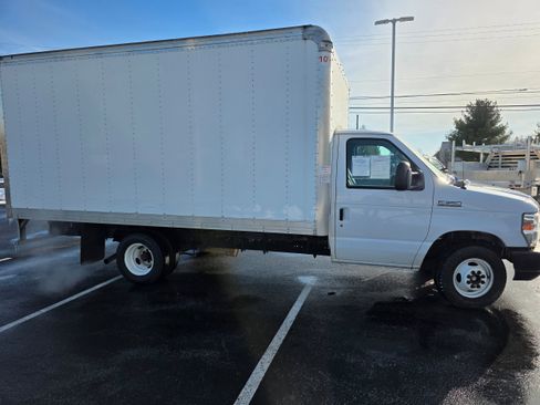 Used 2019 Ford E-350 and Econoline 350 Super Duty w/ Power Windows & Locks Group image 6